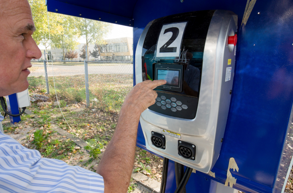 Groene-bussen-tanken-stroom