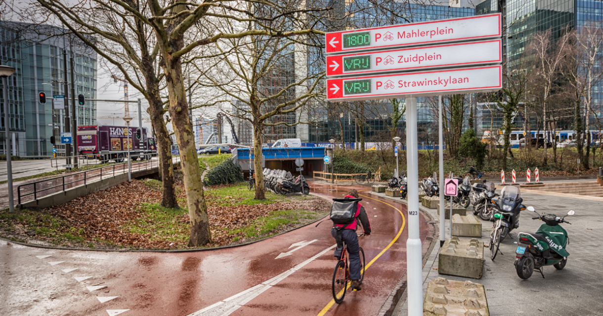 Fietsparkeergarage-verwijzingen-Amsterdam-2
