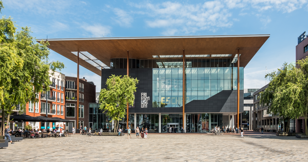 Fries-Museum-bij-daglicht