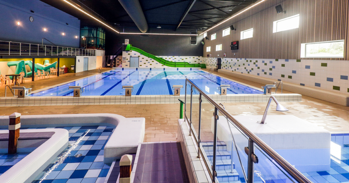 nieuwe-interieur-zwembad-diverse-verlichtingsmogleijkheden,-ook-in-het-water-Pagedal