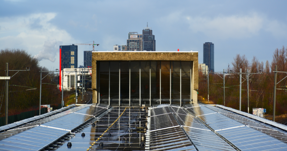 bovenzijde-metrostations-met-zonnepanelen