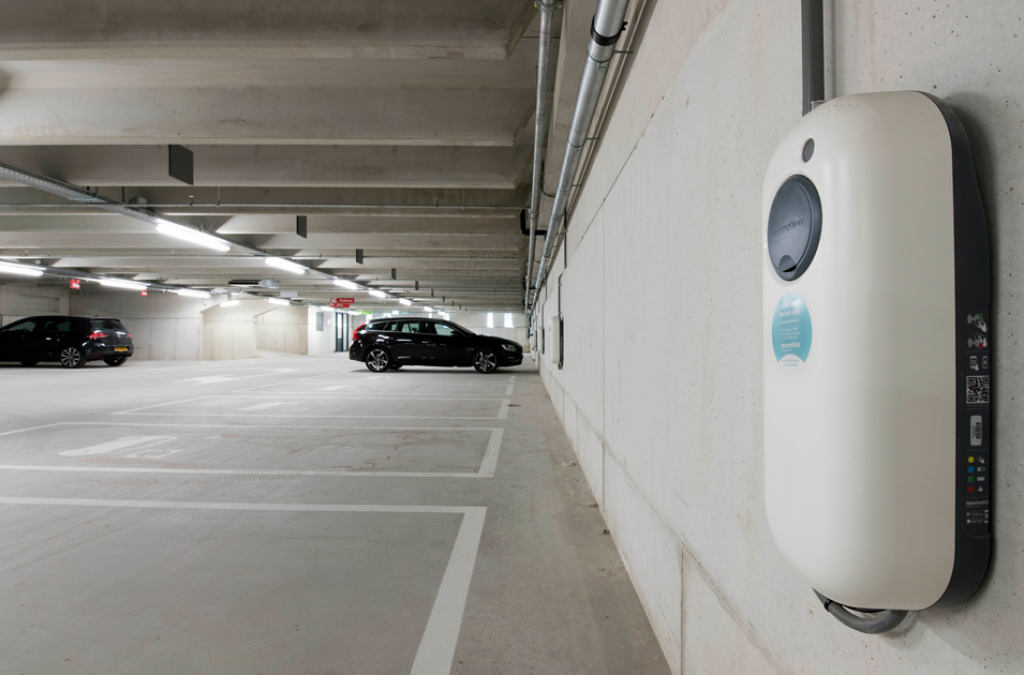 Laadplek-auto's parkeergarage