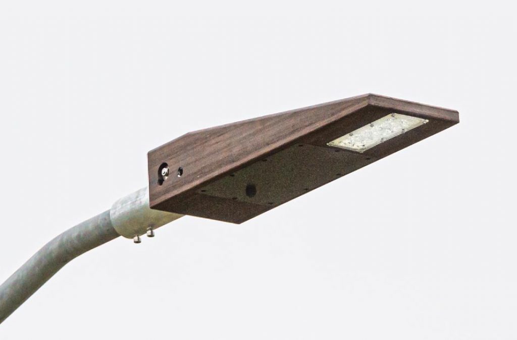 Compass nieuw armatuur langs de snelweg