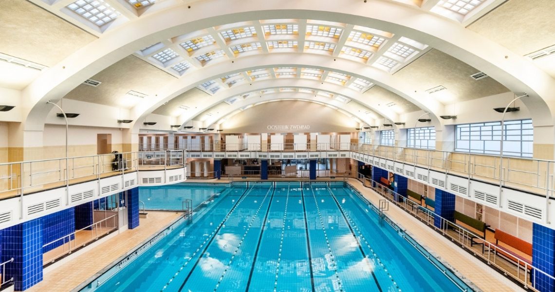 Oostelijk zwembad bovenaanzicht