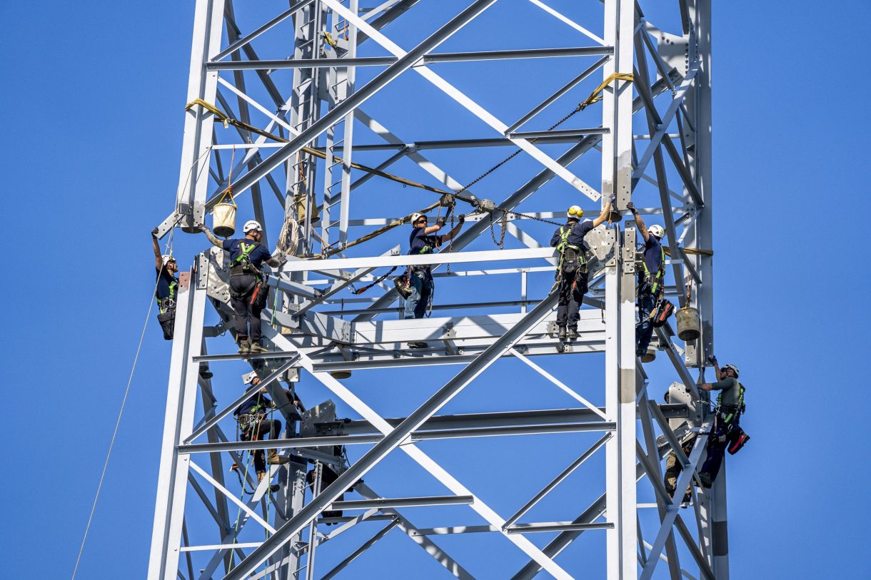 Nederland 20210330 TenneT ZWW R5 opbouw mast M1061. COPYRIGHT TenneT / Chris Pennarts