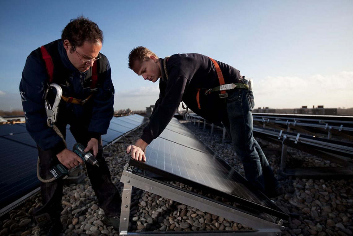 Plaatsen zonnepanelen - mmv uneto-vni