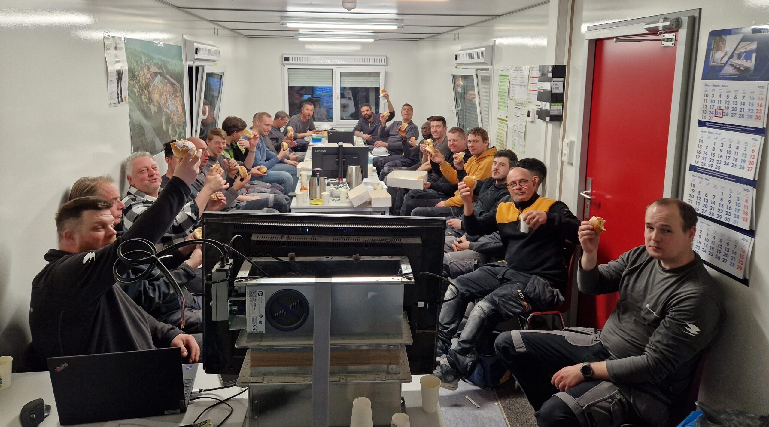 130 km bekabeling, 109.000 m³/u luchtbehandeling, een accupakket van 430kW, 2.328 zonnepanelen én alle disciplines van Croonwolter&dros 